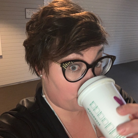 Meet your Posher, Nicole - Picture 4 of 8